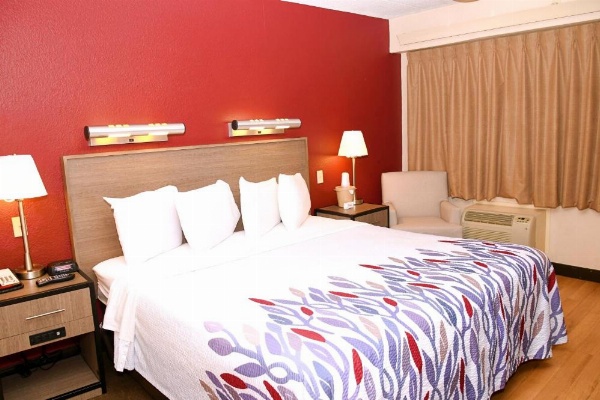 Red Roof Inn Richmond South image 12