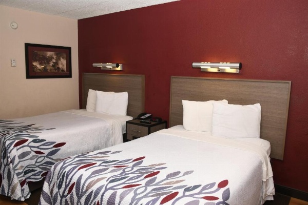 Red Roof Inn Richmond South image 18