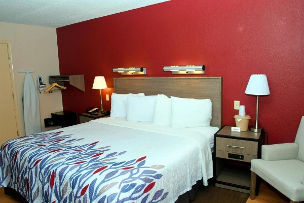 Red Roof Inn Richmond South image 23